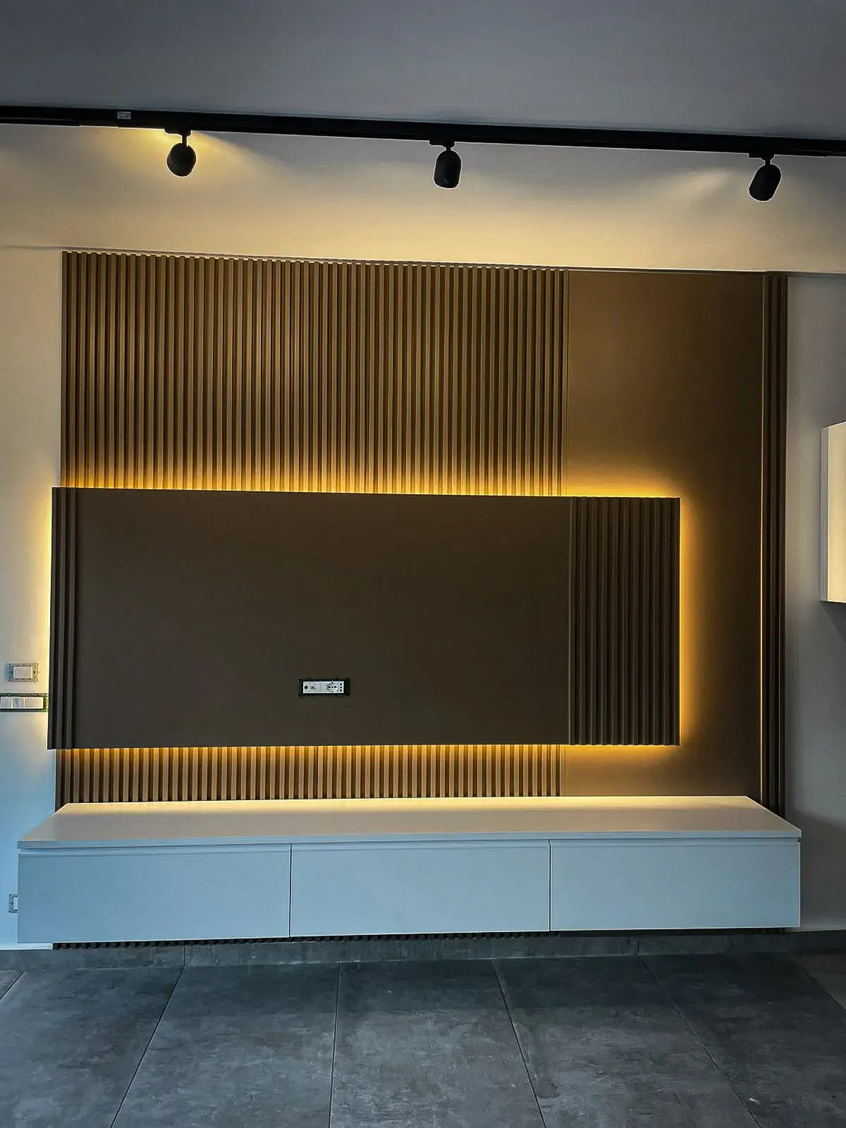 Arredo Living su Misura con Parete Attrezzata